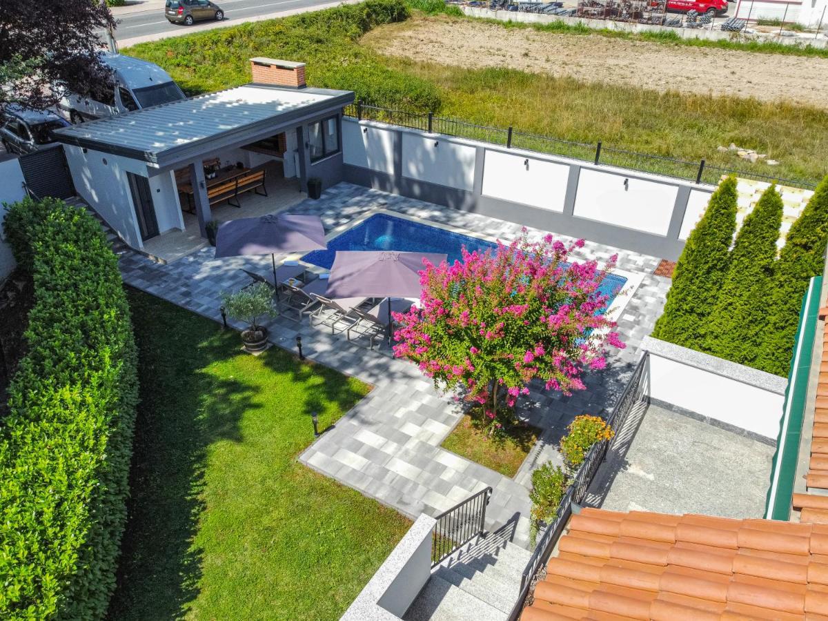 The Oasis Trilj Exterior foto