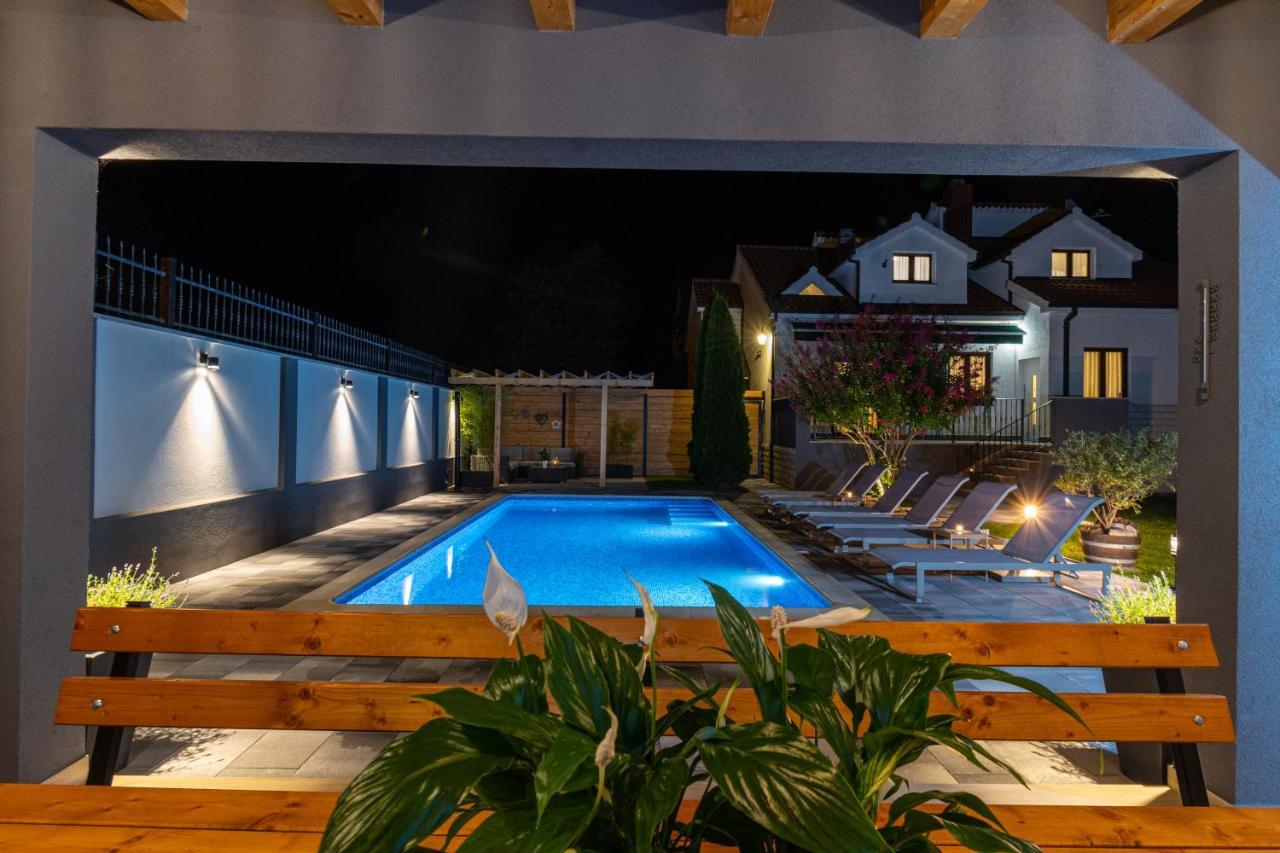 The Oasis Trilj Exterior foto